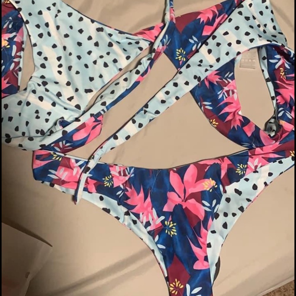 Moana Bikini, Size M, BNWT and Liner